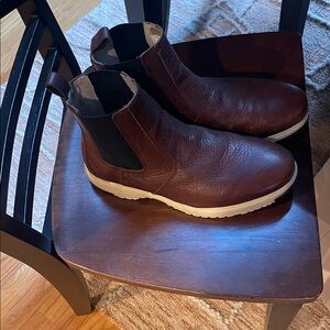 Baffin  Year round Men's Brown Leather Chukka Boots with White Sole.